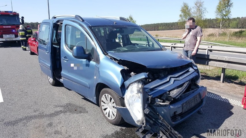 Zderzenie trzech samochodów na A4 koło węza Prądy.