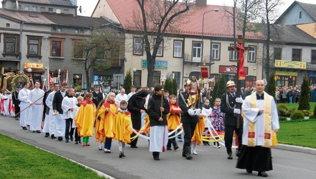 Procesja rezurekcyjna wyruszyła z Kaplicy Grobu Bożego. Jej uczestnicy przeszli przez Rynek