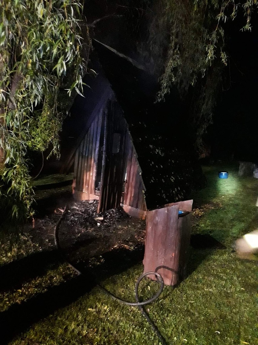 Nocny ogień w Gorcach. Płonął drewniany domek do dziecięcych zabaw