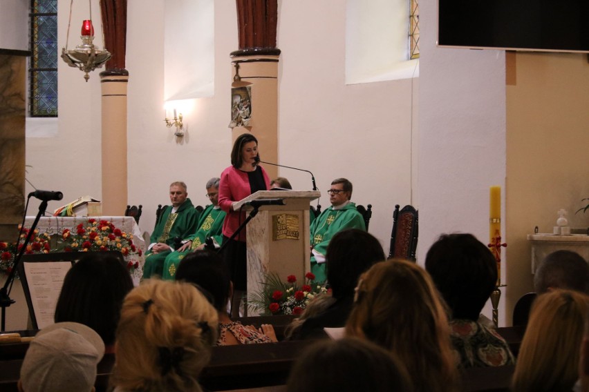 Piękne serce utworzone z zebranego przez wałdowską szkołę...