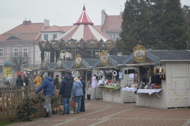 Jarmark na rynku w Żorach potrwa do 22 grudnia. Zobaczcie, co można kupić na stoiskach.Przeglądajcie kolejne zdjęcia