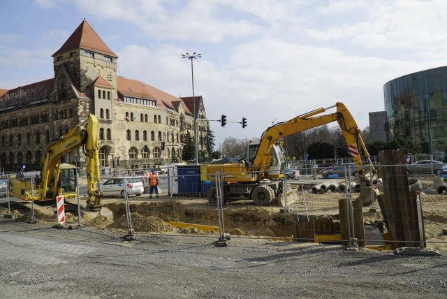 Trwa przebudowa ul. św. Marcin między ul. Gwarną a mostem Uniwersyteckim. Obejmuje także skrzyżowania z al. Niepodległości, ul. Towarową oraz Kościuszki.Sprawdź, gdzie jeszcze trwają prace w Poznaniu --->