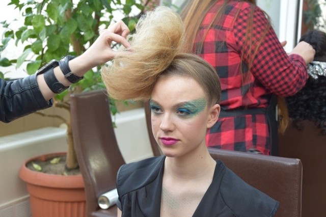 W niedzielę, 4 grudnia, w Zielonogórskiej Palmiarni odbyła się impreza poświęcona fryzjerstwu, organizowana przez Zespół Szkół i Placówek Kształcenia Zawodowego w Zielonej Górze. Młodzi fryzjerzy z całego województwa zmierzyli się w turnieju mistrzostwa zawodowego.
