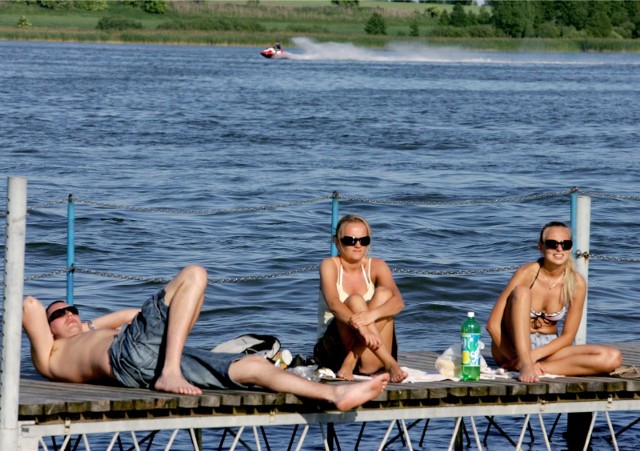 Państwowy Powiatowy Inspektor Sanitarny w Poznaniu odwołał tymczasowy zakaz kąpieli w Jeziorze Niepruszewskim.