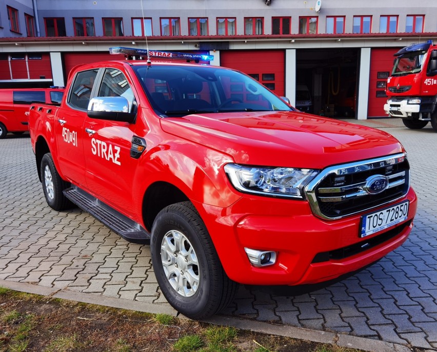 Nowy Ford Ranger na wyposażeniu straży pożarnej w Ostrowcu. Auto robi wrażenie (ZDJĘCIA)