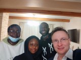 Poseł Piotr Uruski pojechał po studentów. Ojciec z Nigerii podziękował za wywiezienie córki z Ukrainy