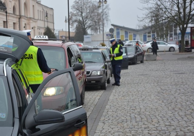Policyjna akcja Bezpieczna taksówka. 237 skontrolowanych taksówek w województwie podlaskim