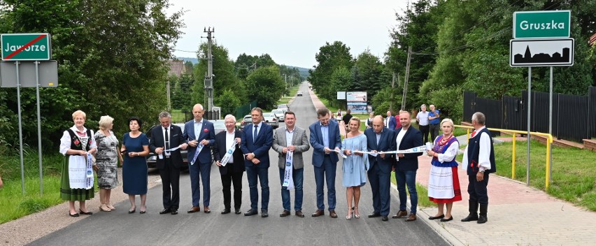 Drogi powiatowe w gminach Zagnańsk i Mniów oddane do użytku. W sumie ponad 13 kilometrów
