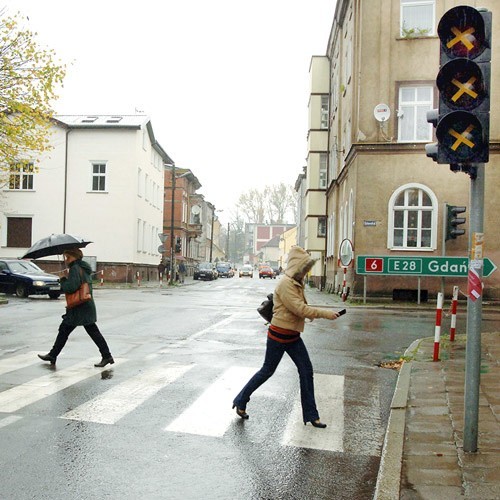 Kiedyś był tutaj spory ruch. Są plany, by nieczynne sygnalizatory przenieść kilkaset metrów dalej na skrzyżowanie Pułku Ułanów i Sempołowskiej.