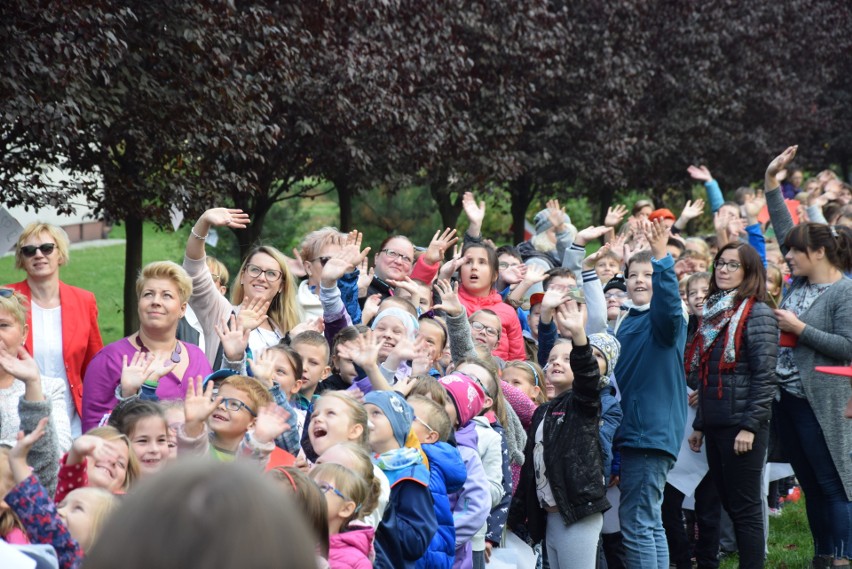 Prawie 600 dzieci uwtorzyło żywą flagę w Chorzowie