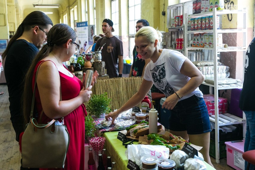 Pyszne jedzenie i stare winyle na Szczecińskim Bazarze Smakoszy [ZDJĘCIA, WIDEO]