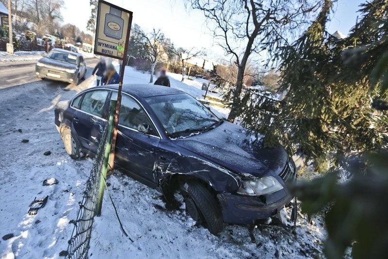 Kierowcę auta ukarano mandatem w wysokości 300 zł.