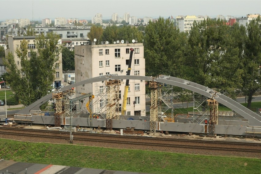 Nowe przęsło wiaduktu nad Grabiszyńską waży kilkaset ton. Zamkną ulicę na czas montowania (ZDJĘCIA)