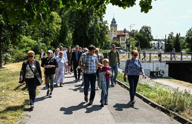 4 czerwca, spacerem nad Kanałem Bydgoskim, rozpoczęła się tegoroczna edycja akcji "Zostań turystą w swoim mieście".