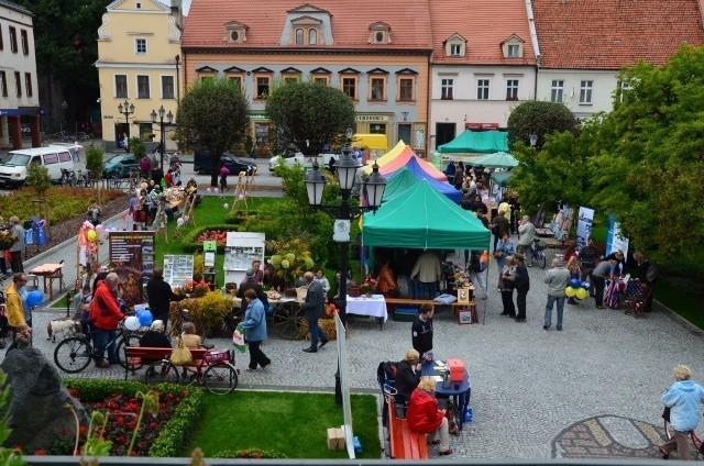 Jarmark Ziemi Kluczborskiej był głównym punktem programu Europejskich Dni Dziedzictwa w Kluczborku.Zorganizowany został na zmodernizowanym kluczborskim Rynku.