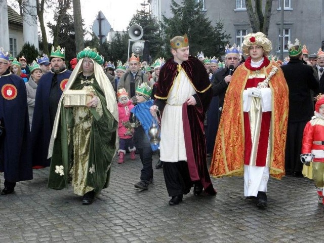 W postaci Trzech Króli wcielili się: ks. Dawid Witkowski - reprezentujący parafię w Górze, ks. Szymon Ciesielski - z parafiii pw. NMP Królowej Polski oraz Marek Łaniecki - szafarz Eucharystii reprezentujący kościół pw. św. Floriana