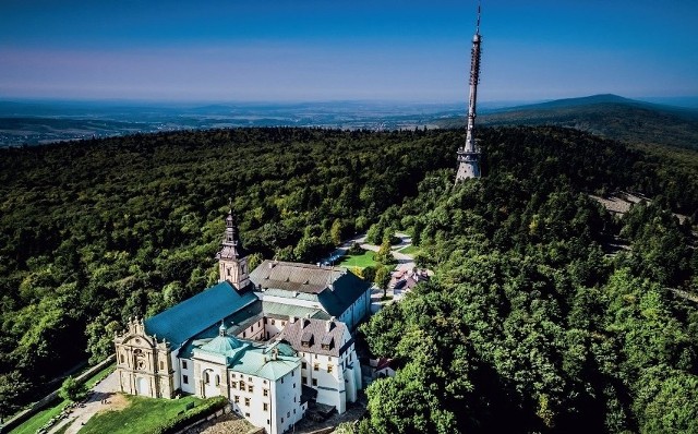 Zobacz jak wygląda Święty Krzyż okiem turysty. Zapraszamy do naszej galerii, gdzie zebraliśmy przepiękne i wyjątkowe zdjęcia Świętego Krzyża z Instagrama. Wszystkie publikowane zdjęcia zostały oznaczone lokalizacją Święty Krzyż i # Święty Krzyż. >>>ZOBACZ WIĘCEJ NA KOLEJNYCH SLAJDACH