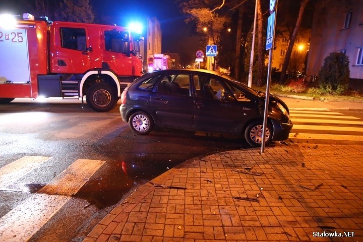 Wypadek w Stalowej Woli. Dzieci w wieku 2 i 3 lat trafiły do szpitala [ZDJĘCIA]