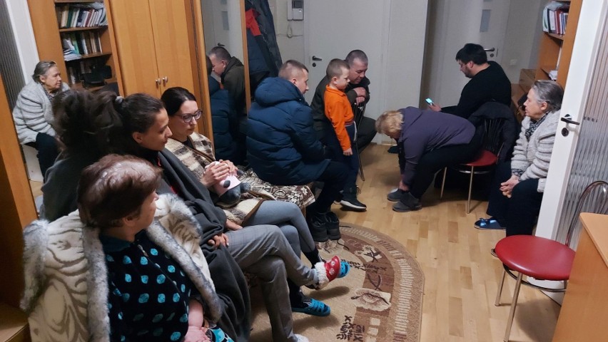 Trwa walka o Kijów. "Siedzimy w środku mieszkania, przy ścianach nośnych"