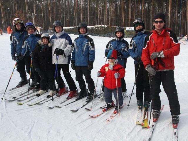 Sekcja narciarska klubu "Strzała Jędrzejów&#8221; już rozpoczęła treningi na stoku na kieleckim Stadionie. Narciarze ćwiczą pod opieką trenera Krzysztofa Rudnickiego.
