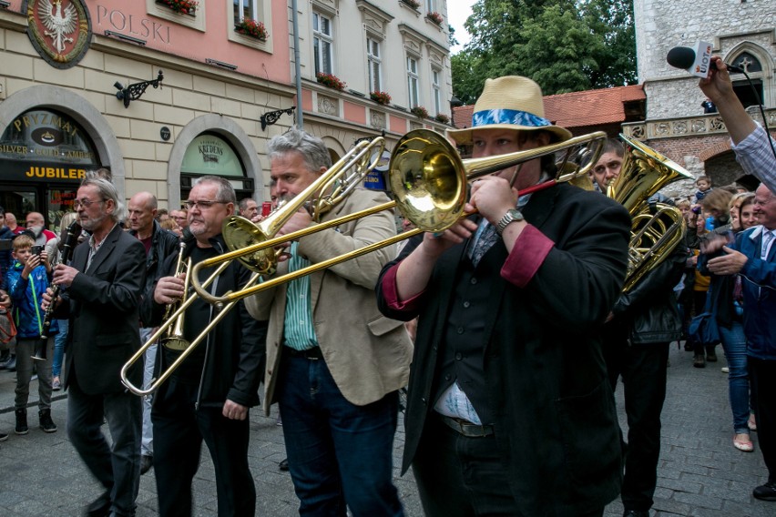 Kraków. Niedziela Nowoorleańska 2018. Koncerty jazzowe na scenie pod Ratuszem [ZDJĘCIA]