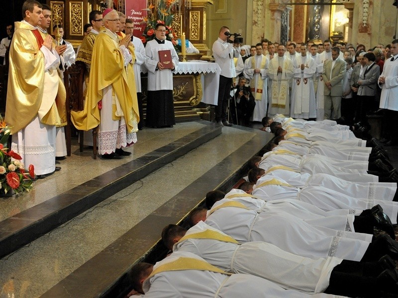 Abp Józef Michalik wyświęcił nowych kapłanów [ZDJĘCIA]