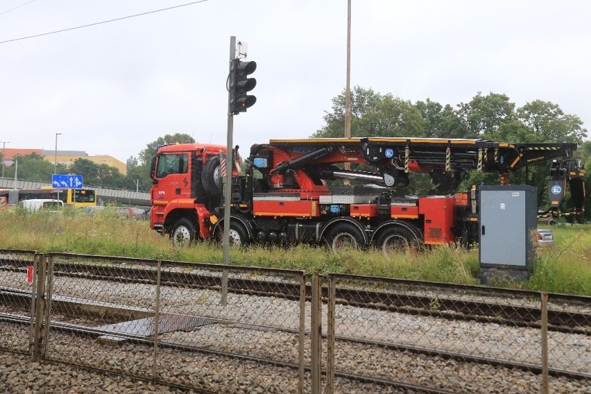 Wykolejenie tramwaju na placu Społecznym (ZDJĘCIA)