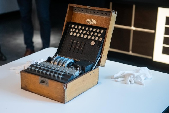 Wystawa „Enigma. Zagadka rozwiązana”. Zobacz replikę legendarnej maszyny szyfrującej