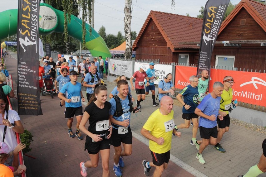 Start i meta XIII Półmaratonu Dąbrowskiego znajdowały się na...