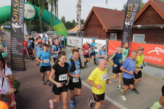 Start i meta XIII Półmaratonu Dąbrowskiego znajdowały się na parkingu Pogorii III    Zobacz kolejne zdjęcia. Przesuwaj zdjęcia w prawo - naciśnij strzałkę lub przycisk NASTĘPNE 