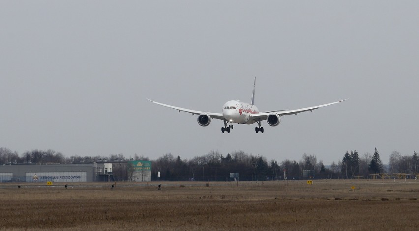 Jedyny Dreamliner w barwach biało-czerwonych na "100 lecie...