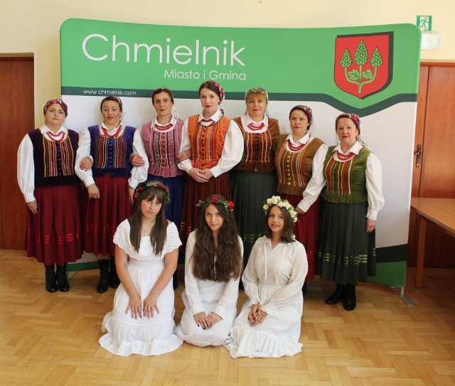 Między innymi panie z Zespołu Miedzianeczki będzie można podziwiać podczas niedzielnego "Spotkania z folklorem w Chęcinach".