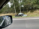 Wypadek na DK 1 między Tychami a Kobiórem. Młody kierowca zasnął za kierownicą