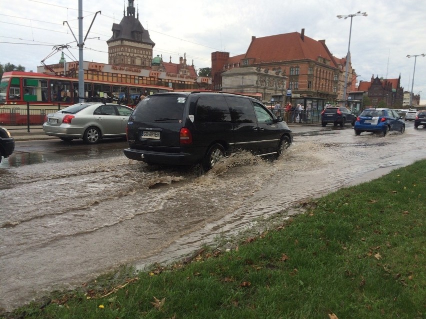 Awaria na budowie Forum Gdańsk. Woda zalała tunel przy...