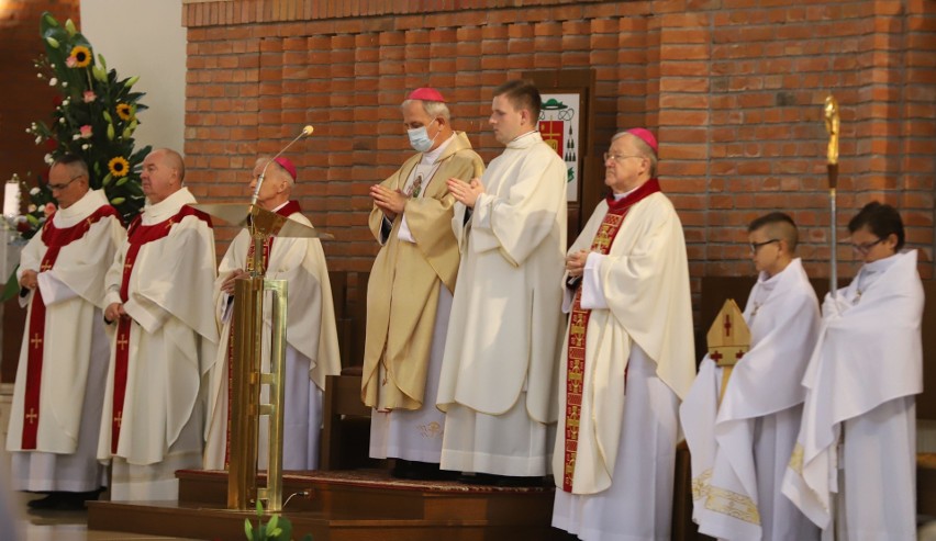 Biskupi i spora grupa kapłanów na pielgrzymce do Sanktuarium świętego Józefa w Kielcach [ZDJĘCIA, WIDEO] 