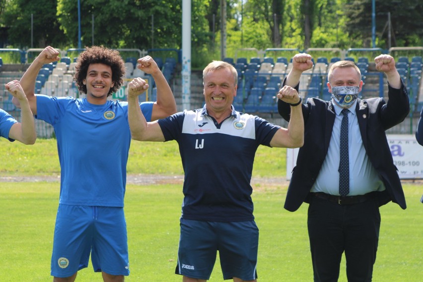 Hutnik Kraków. Feta na stadionie po awansie do II ligi [ZDJĘCIA]