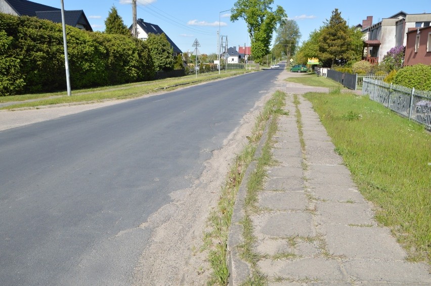 Ostatnia stolica gminy z taką drogą wojewódzką. W Parchowie dziura na dziurze (zdjęcia+wideo)