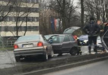 Wypadek w Katowicach na Mikołowskiej przy OBI