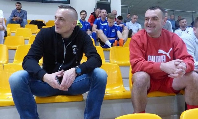 Marcin Kuś (z lewej) podczas Turnieju Trójek w Kielcach. Obok Grzegorz Piechna.