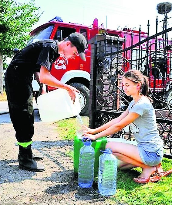 Do wsi codziennie wodę dowożą strażacy. Tak jest już od prawie trzech miesięcy. Zimą mogą nie przyjechać