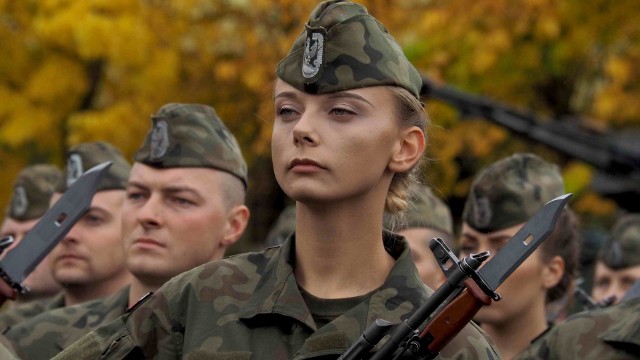 W sobotę w Centrum Szkolenia Sił Powietrznych w Koszalinie odbyła się uroczysta przysięga żołnierzy służby przygotowawczej. Przysięgę wojskową na sztandar złożyło ponad 200 elewów. Zobaczcie zdjęcia i wideo!