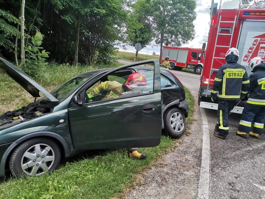 Korzeniste. Zderzenie dwóch aut na skrzyżowaniu....