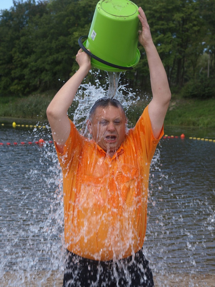 Piotr Jedliński i Ice Bucket Challenge.