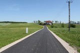 Kolejne drogi z asfaltem w gminie Łopuszno. W ośmiu miejscowościach