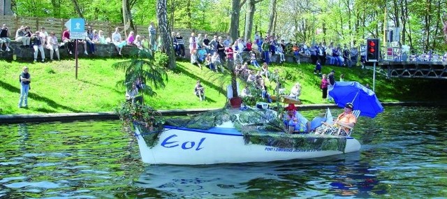 W pierwszy, majowy weekend mazurskie miasta otwierają sezon żeglarski. Tak jak w ubiegłym roku w niedzielę w Giżycku na Kanale Łuczańskim zobaczymy paradę przystrojonych łodzi.