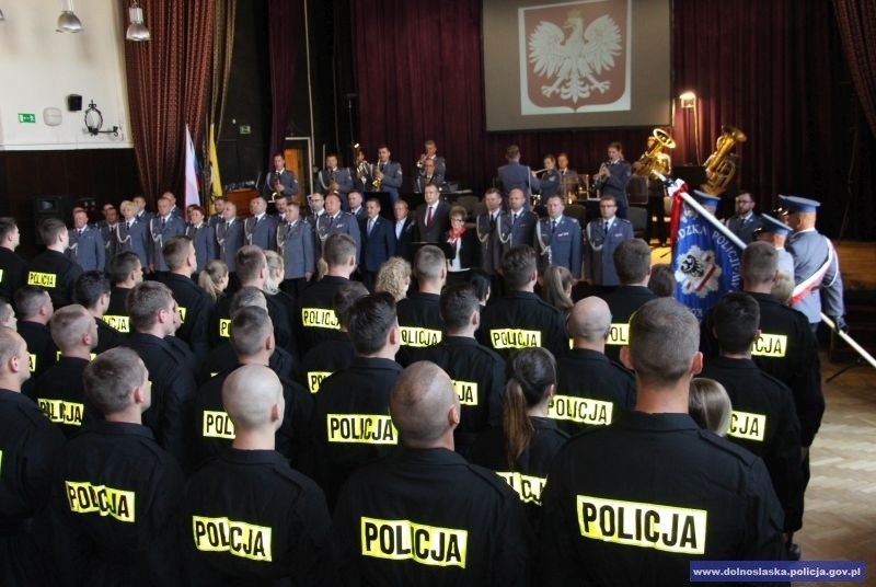 Nowi policjanci we Wrocławiu i regionie. Nie brakuje kobiet