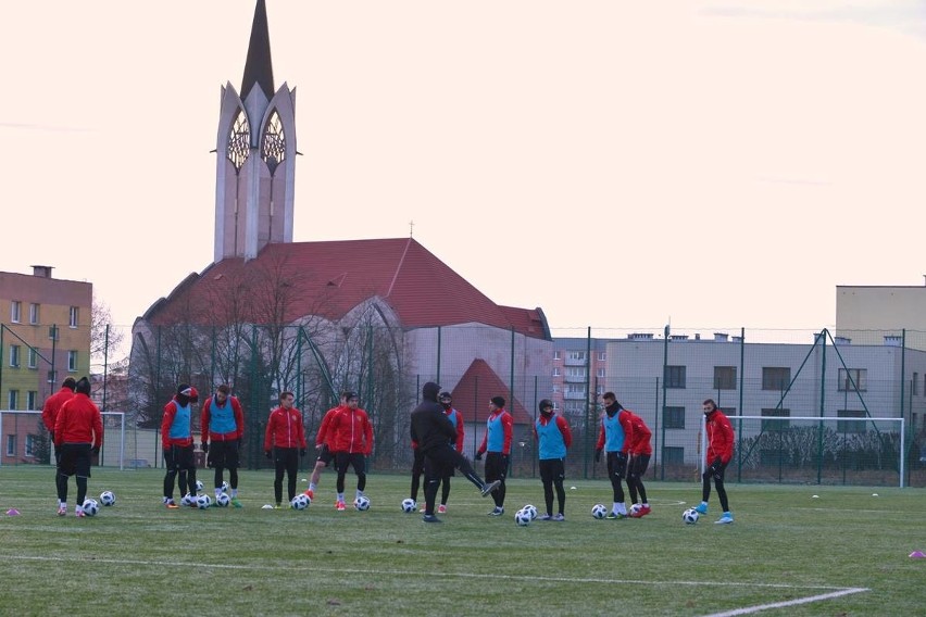 Bieganie, siłownia i boisko - trzy treningi Korony Kielce. Zobacz wideo i zdjęcia