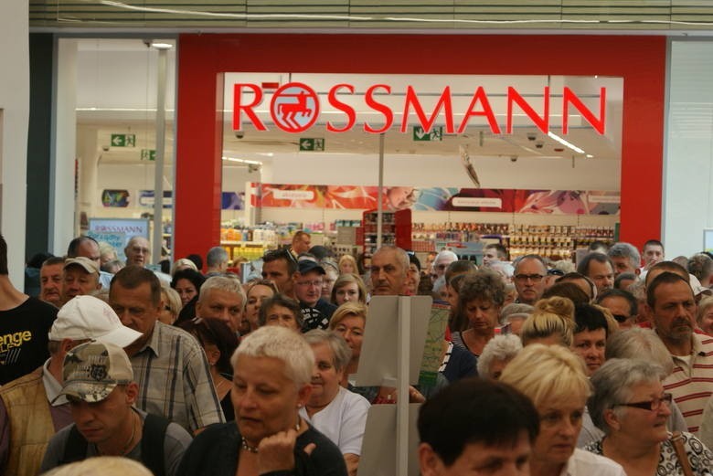 Promocja w Rossmannie: -55% na kosmetyki do makijażu....