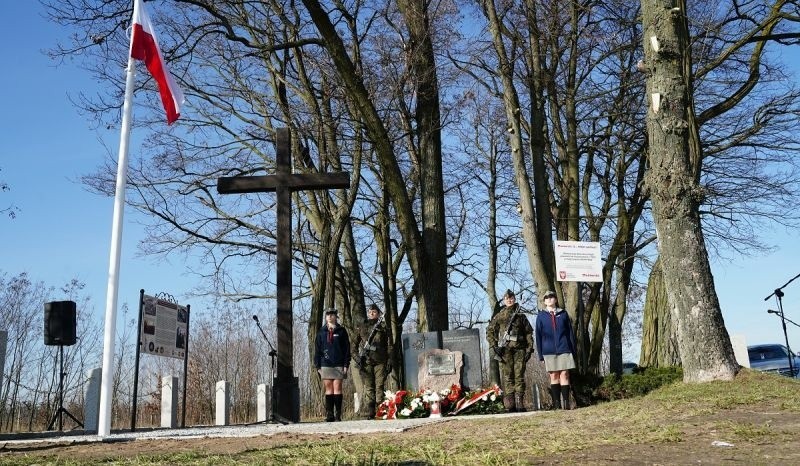Gmina Belsk Duży uczciła pamięć bohaterów powstania styczniowego. Odnowiono mogiłę, były uroczystości. Zobacz zdjęcia