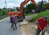 Trwa kompleksowa przebudowa drogi na Zakaniowie w Mąchocicach Kapitulnych